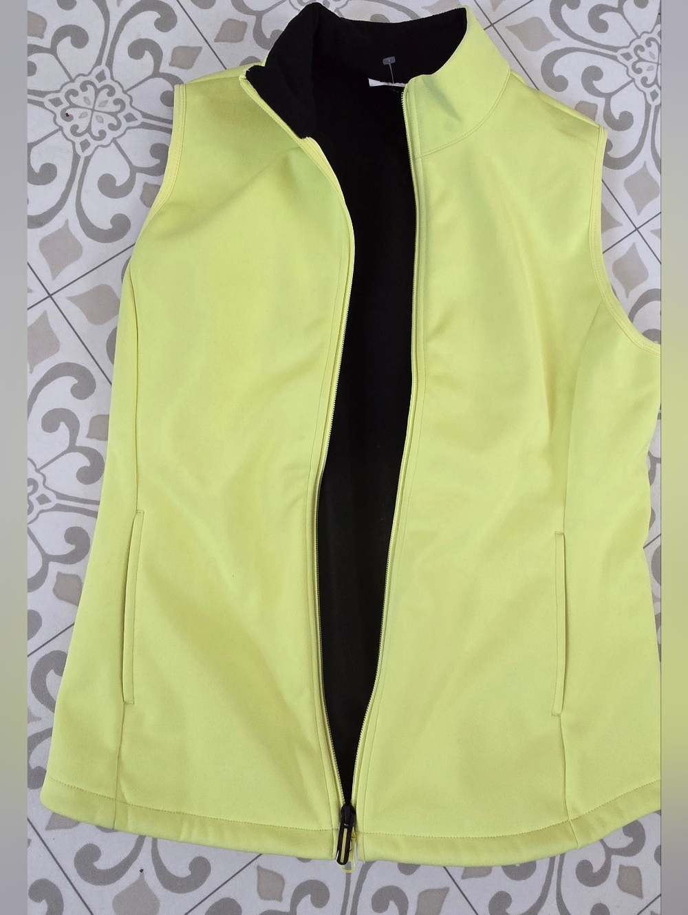 Greg Norman Women's Size Medium Full Zip Lined Vest In Yellow Lemon NWOT